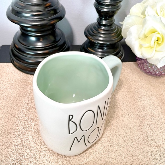 🆕Rae Dunn BONUS MOM Ceramic Mug - Picture 2 of 3